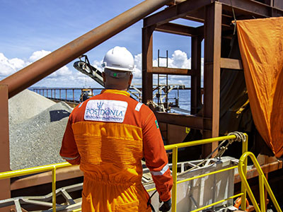 Extração e transporte de litotamio